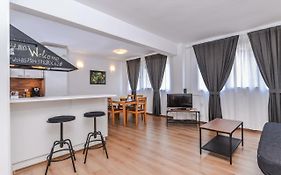 Eleganto - Two Bedroom, Top Central, Stylish Apartment